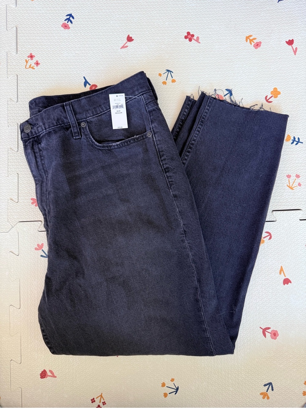 GAP Women’s Straight Ankle Jeans in Black